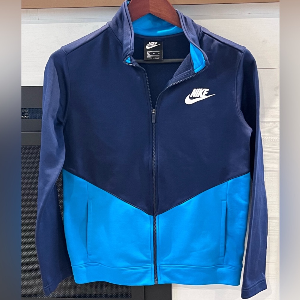 Nike Zip up sweatshirt Jacket size boys XL. 1218